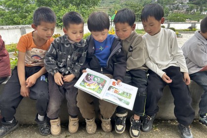 苗绘童年 | 以阅读作眼，打开乡村孩子的世界